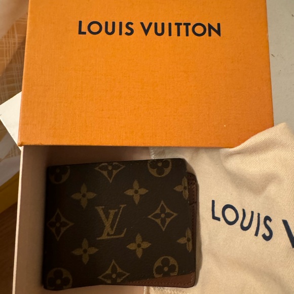 Louis Vuitton Men’s Wallet - Picture 4 of 8
